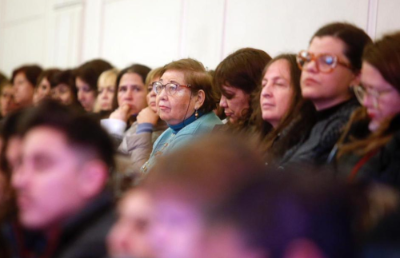 Dentro del seminario se analizó la necesidad que visibilizar el rol de las personas cuidadoras en la sociedad, fomentando su capacitación, empleo formal y avanzar en la promesa de una Política Nacional de Cuidados.