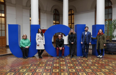 La Universidad de Chile recibió a representantes de la Universidad de San Francisco de Quito para explorar nuevos vínculos de colaboración en materia de investigación. La jornada liderada por la Vicerrectoría de Investigación y Desarrollo, se centró en temas como energía solar, biotecnología, biología,  y biomedicina.