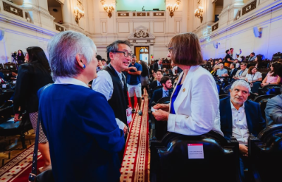 La Rectora de la Universidad de Chile, Rosa Devés, también participó de la instancia, destacando el poder que tiene el conocimiento en el empoderamiento de la sociedad. 