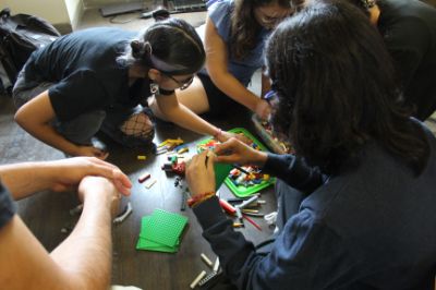 El objetivo fue entregar conocimientos y herramientas vinculadas a dichas capacidades a estudiantes, investigadoras/es y académicas/os del ámbito de las ciencias.