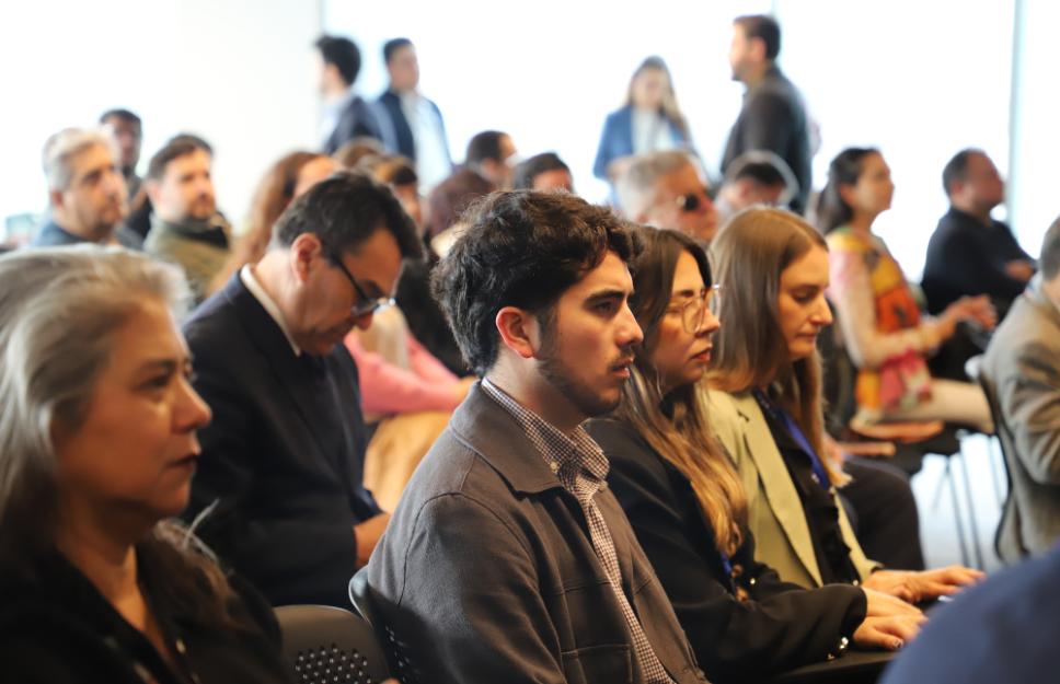 “Innovación y cohesión social para la superación de la pobreza” fue el nombre del seminario impulsado por la Universidad de Chile, a través de su Dirección de Innovación, en conjunto al Fondo de Solidaridad e Inversión Social (FOSIS) y el Diario Financiero. 