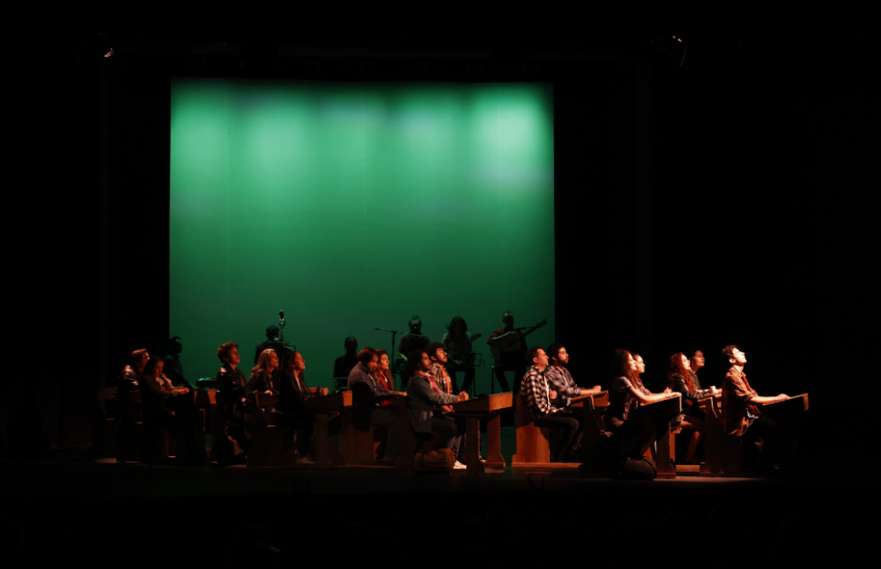 Para dar inicio a la 11va edición se presentó la obra interdisciplinar “Clase Abierta. Homenaje a Luis Advis” dirigida por el académico del departamento de teatro y director de la obra, Marco Espinoza. 