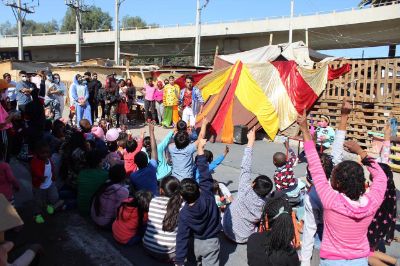 A través del CFG "Reconocimiento de actividades sociales y comunitarias", la U. de Chile busca identificar, formalizar y reconocer curricularmente los aprendizajes del estudiantado en estos contextos.