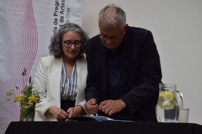 Josiane Bonnefoy, vicerrectora de Asuntos Estudiantiles y Comunitarios, junto a Fernando Carrasco, decando de la Facultad de Artes. 