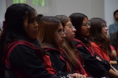 Estudiantes del cuarto media A del Instituto Cumbre de Cóndores Oriente.