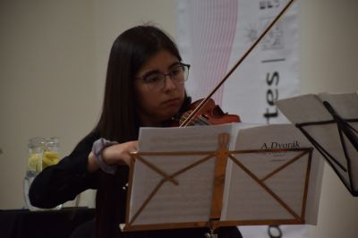 Pamela Soto, estudiante de Interpretación Musical y monita del Área de Exploración Vocacional de PACE Uchile.