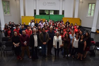 Foto final de la firma del convenio de colaboración. 