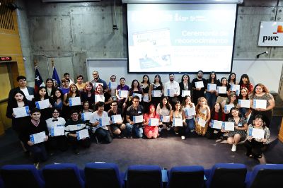 La U. de Chile reconoció el trabajo de 51 estudiantes, pertenecientes a 18 organizaciones que abordan diversas temáticas.