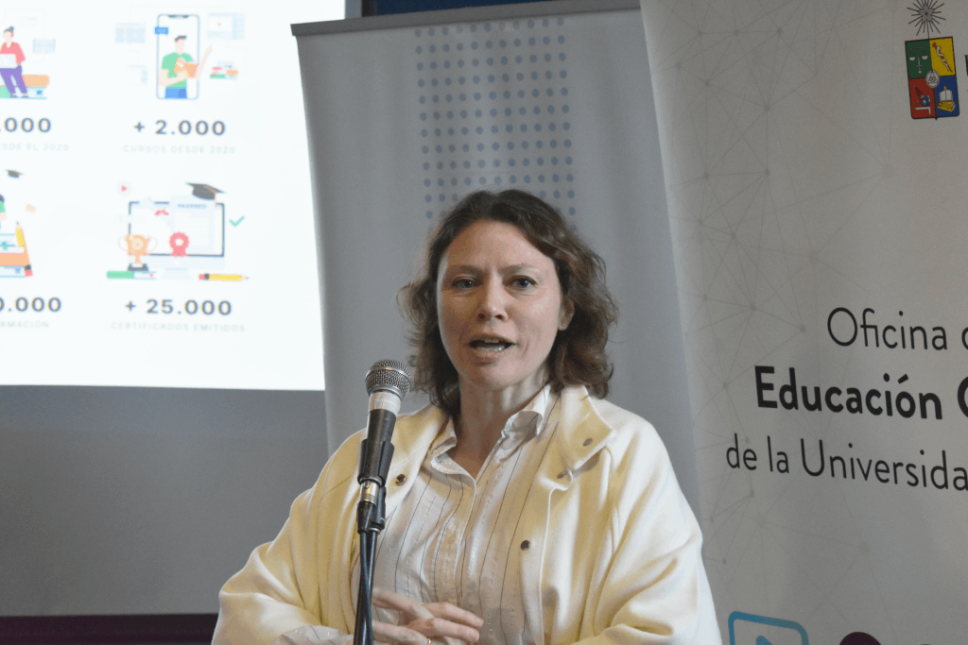 	La directora de la Oficina de Educación Online, doctora Cecilia Saint Pierre, subrayó que la colaboración impulsa tanto el desarrollo tecnológico como la innovación pedagógica en beneficio de ambas instituciones.