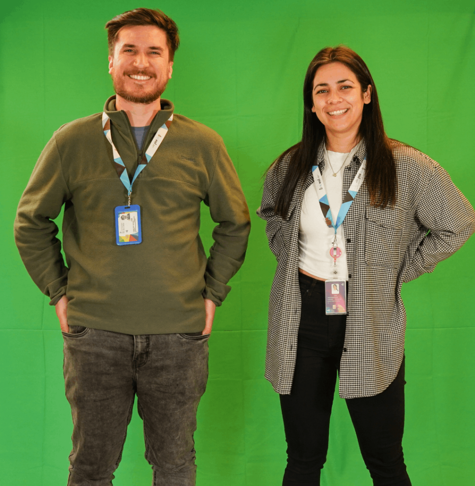 Javiera Klein, Líder de Iniciativas abiertas EOL y Thomas Peel, jefe de Ingeniería fueron parte del equipo que rediseñó la nueva portada de EOL.