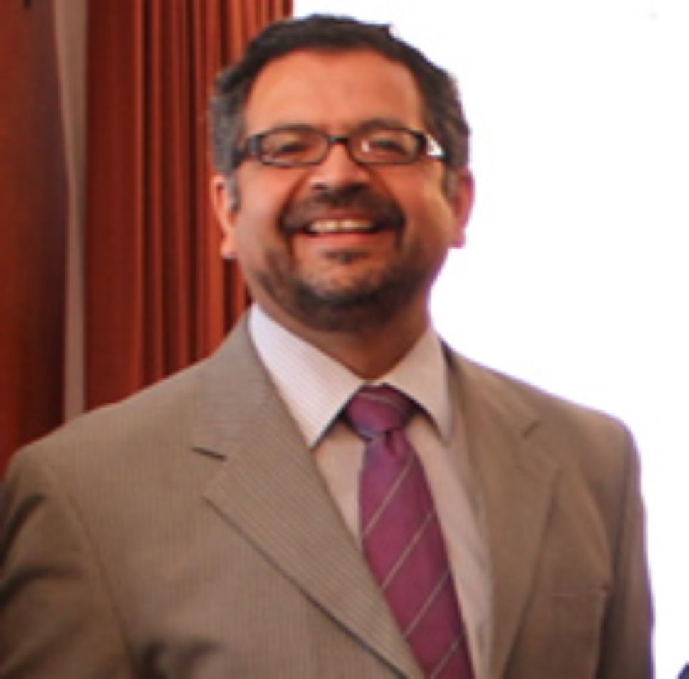  Senador Universitario