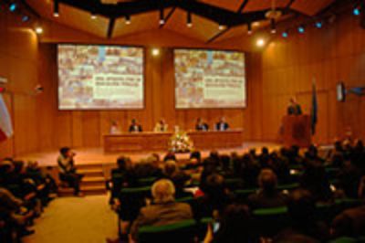 Discurso del Rector Víctor Pérez Vera durante la ceremonia de Inauguración del Año Académico 2014, realizada en el Aula Magna de la Facultad de Economía y Negocios.