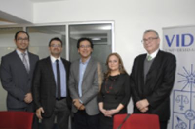  A la ceremonia también asistió Jorge Yutronic, Encargado de Ámbito Innovación MECESUP del Ministerio de Educación, quien se fotografió junto a las autoridades presentes.