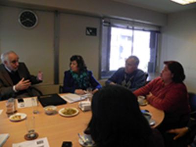 En reunión con la directiva de Fenafuch. De izquierda a derecha, Prof. Ricardo Uauy, Sra.Cristina Tapia, Sr. Luis Hiriarte, Sra. Myriam Barahona.