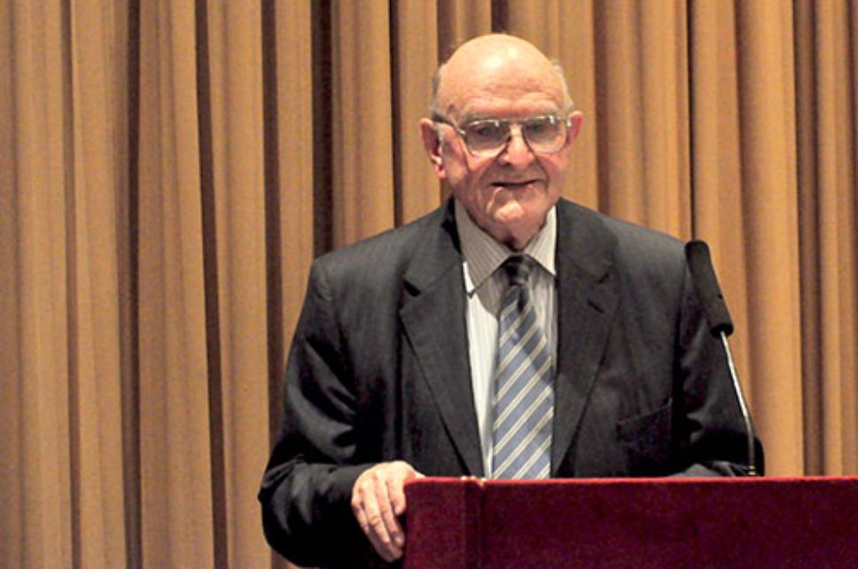 El profesor González, de la FCFM, quien recibió este reconocimiento en la mención "Ciencia y Tecnología".