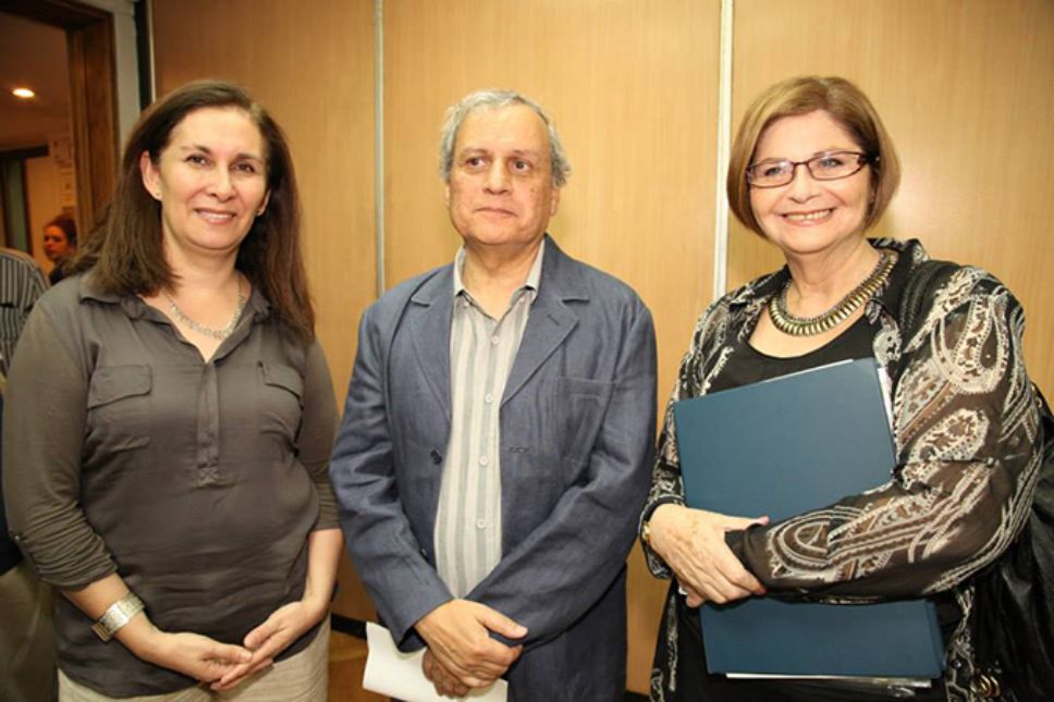 Judith Riquelme, Jefa del Archivo;  Alejandro Ramírez, Director de Fac. de Filosofía y Humanidades y Ana María Tapia, Directora del CEJ