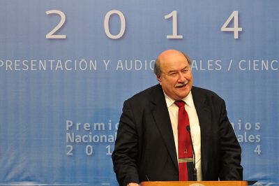 Antonio Skármeta, escritor que fue reconocido con el Premio Nacional de Literatura. 