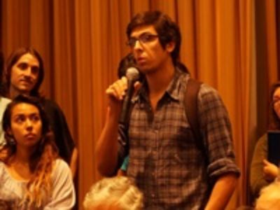 El estudiante Daniel Andrade, presidente del CCEI, consultó por el carácter vinculante de las discusiones locales, y manifestó inquietud por la necesaria participación de autoridades universitarias.