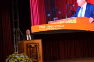 El Rector Ennio Vivaldi participó de la presentación del proyecto en Arica.