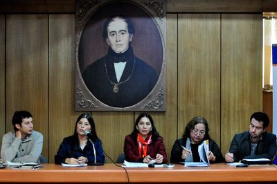 Los panelistas del encuentro "Diálogos en torno a la carrera docente y desafíos de la educación parvularia" realizado en la Facultad de Ciencias Sociales el 15 de mayo.