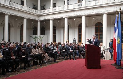 El Rector Ennio Vivaldi encabezó la conmemoración de los 42 años del Golpe Militar. 