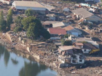 En 2010 realizó talleres con adultos mayores en la comuna de Paredones, al mismo tiempo que participó como voluntaria en la comuna de Retiro en la VI Región, donde trabajó con niños y adolescentes.