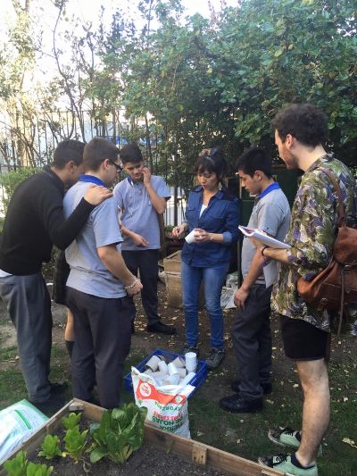 Taller Huerto y construcción de ecoladrillos en FEN - Liceo Mariano Latorre.