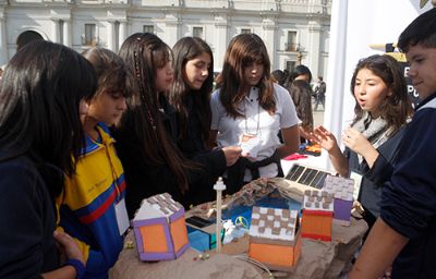 La Universidad de Chile es la encargada de aplicar el ICEC en la Región Metropolitana. 