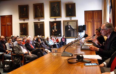 "Educación Pública: acceso, calidad y financiamiento. El debate público/privado en el sistema de universidades del Estado de California", fue el nombre de la charla que dictaron los académicos.