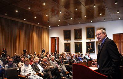 "Ir a la universidad no es solamente beneficioso para el individuo, sino que también es positivo para la sociedad", explicó en tanto el profesor Barny. 