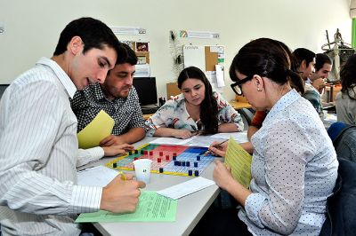 La evidencia internacional ha demostrado que la educación de las Ciencias Basada en la Indagación (ECBI), mejora sustancialmente el aprendizaje de las ciencias experimentales.