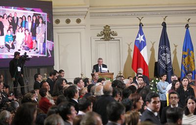 El Rector Ennio Vivaldi realizó un discurso en recuerdo del ex Presidente Patricio Aylwin en el marco del velatorio y homenaje popular.