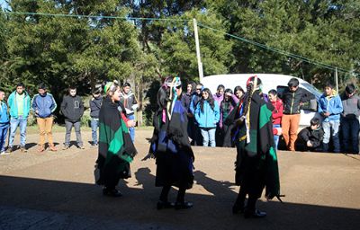 Hasta ahora ha habido un foco en el idioma, pero los académicos de la U. de Chile plantean que es necesaria una mirada completa respecto al sistema educacional.