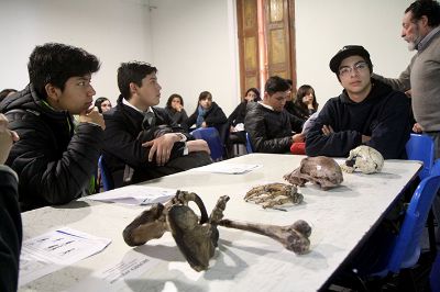 Los jóvenes asistieron a talleres dictados por académicos de la Universidad, donde se incluyeron temáticas relacionadas con el teatro, el periodismo, la medicina y las matemáticas, entre otras.