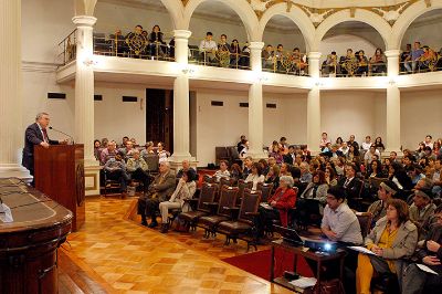 El Rector Ennio Vivaldi destacó la oportunidad que representa el informe de la OCDE para profundizar el trabajo realizado en conjunto entre el Estado y sus universidades.