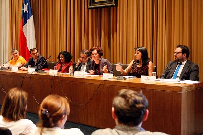 Ximena Póo, explicó que los testimonios de este libro "permiten comprender la condición humana a la que nos enfrentó trágicamente la dictadura. Y en eso la Universidad de Chile no estuvo ausente"