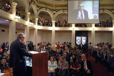  En su discurso, el Rector Vivaldi hizo una reflexión sobre las dificultades que enfrenta la reforma a la educación superior en nuestro país.