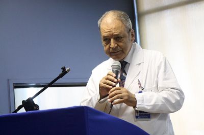 El director general del HCUCH destacó que este nuevo paso en los avances del quehacer médico del hospital de inscriben en un año marcado por importantes hitos, como la acreditación.