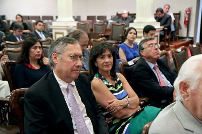 Los estatutos del 2006 proponen tres tipos de funciones: ejecutiva, a cargo de Rectoría; normativa, en manos del Senado Universitario; y evaluadora, que realiza el CEv.