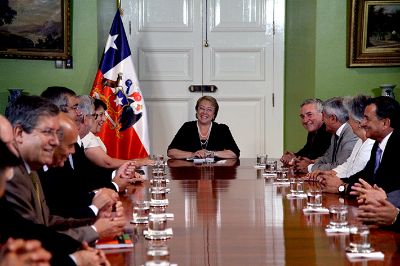 En la oportunidad estuvieron presentes también la ministra de Educación, Adriana Delpiano, y el ministro Secretario General de la Presidencia, Nicolás Eyzaguirre.