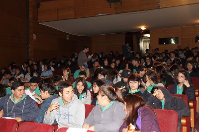 Estudiantes del Programa PACE vieron la obra "Ánimas de día Claro", iniciativa enmarcada en el programa "El Arte Abre Caminos". 