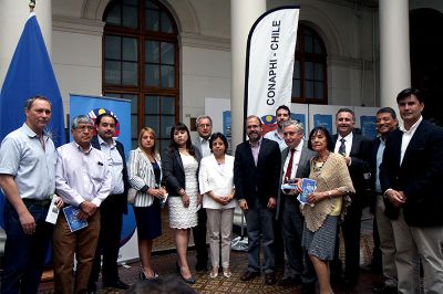 El Rector Vivaldi conmemoró el Día Mundial del Agua junto a autoridades políticas y académicas con una actividad en la Casa Central.