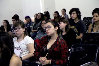 Con una planificación de 16 clases y un trabajo final expositivo, las y los estudiantes aterrizarán lo aprendido en un análisis práctico entorno a desigualdades y violencia.