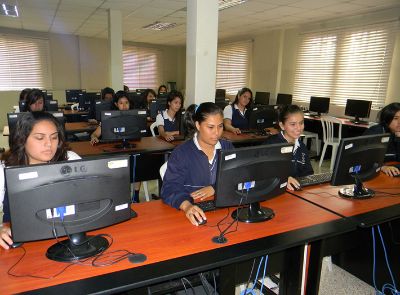 Se realizarán estudios cualitativos con focus groups, se medirá el avance en el SIMCE, y una unidad del BID evaluará el impacto, calculará el tamaño del efecto, entre otras acciones educativas.