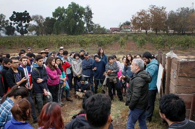 Los estudiantes compartieron con campesinos, funcionarios y académicos.