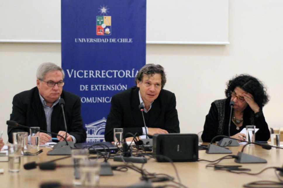 "Constitución y Derechos: Diseñando la Sala de Máquinas", así se tituló el taller dictado por el sociólogo y abogado de la U. de Buenos Aires, Roberto Gargarella.