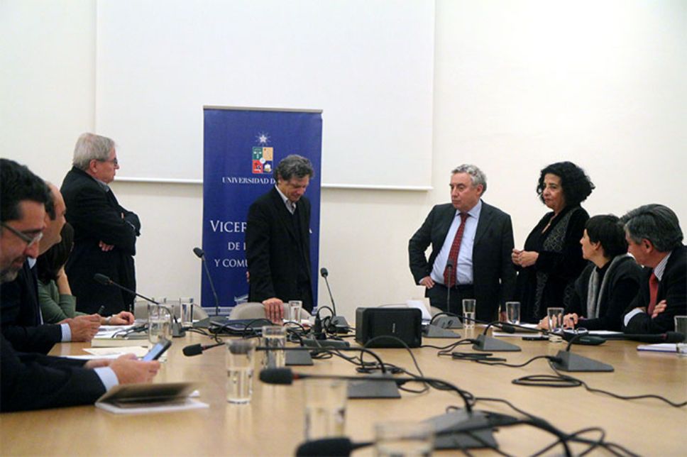 El encuentro también contó con la presencia del Rector de la U. de Chile, Ennio Vivaldi.
