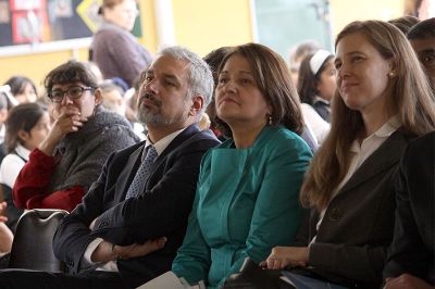 En la actividad participaron diversas autoridades políticas y del ámbito de la educación y cultura.