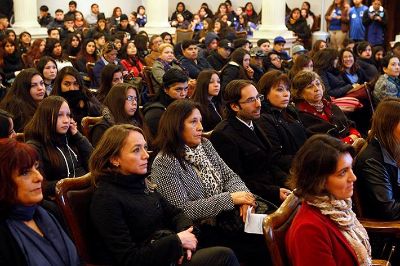 Más de 300 estudiantes llegaron al Salón de Honor de Casa Central a la ceremonia de ingreso al  Programa PACE.