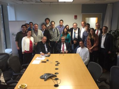 La primera jornada incluyó una reunión especial entre la delegación de la U. de Chile, el embajador de Chile en Estados Unidos, Juan Gabriel Valdés, y los integrantes de Chile-Mass.